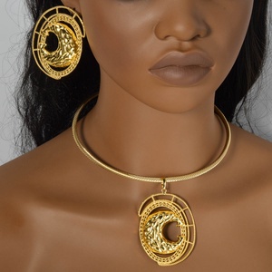 Ensemble de bijoux tendance en or plaqué 14 carats italien, boucles d'oreilles et pendentif en forme de lune - Product Image 5