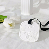 Vente en gros LOGO personnalisé Pierre aromatique en céramique Huile essentielle Diffuseur d'argile Pierre d'argile parfumée suspendue