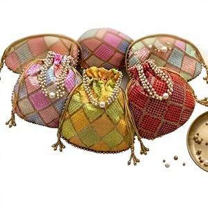 Pochette Potli traditionnelle en soie avec travail Gota, broderie multicolore et sequins, sac à main à cordon, cadeaux de mariage - Product Image 3