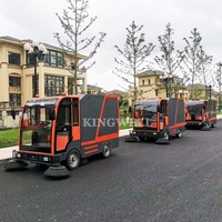Nouveau camion balayeuse électrique à quatre roues KINGWELL 240L avec une capacité de 19000 m²/h et une autonomie de 5 à 8 heures de travail continu