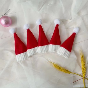 Mini sombrero de Papá Noel rojo, decoración de botellas de vino para fiestas navideñas caseras para decoraciones de mesa de cena - Product Image 4