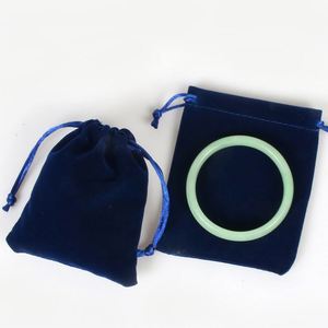 Pochettes d'emballage personnalisées en velours avec cordon de serrage, pliables, octogonales, élégantes, pour le rangement de bijoux, avec logo personnalisé, en suède pour bracelets - Product Image 1