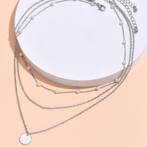 Collana con Catena di Perle Finte per Donne, Stile Semplice a Strati con Ciondolo a Disco Rotondo - Product Image 3