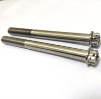 Boulons et écrous de course en titane GR5 usinés CNC pour moto M6 M8 M10 M12