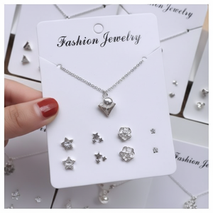 Vendita calda moda moda rosa oro Huggie orecchini Clip-On fatto a mano strass per ragazze e donne all'ingrosso - Product Image 1