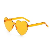UNOC 2026 Lunettes de soleil tendance pour femme, monture cœur oversize, pour photographie de rue, cœur pêche en gelée, mignonnes et amusantes