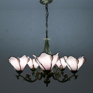 Lámpara Colgante LongHuiJing de 6 Bombillas, Estilo Tiffany, con Pantalla de Vidrio de Colores en Forma de Pétalo (Rosa) y Accesorios de Hierro para Colgar - Product Image 1