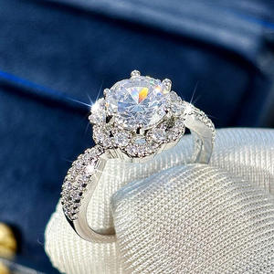 Anello di fidanzamento da donna Q604 in oro bianco con diamante taglio brillante rotondo naturale colore D con montatura a halo - Product Image 6