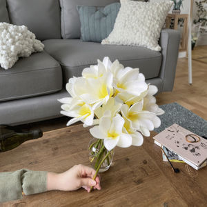 Bouquet de fleurs artificielles en soie Frangipanier pour Noël et la rentrée scolaire Plumeria <span class=keywords><strong>Rubra</strong></span> inspiré des tropiques hawaïens - Product Image 1