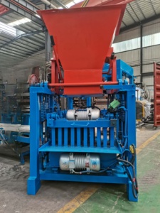 Machine manuelle hydraulique de fabrication de blocs creux en cendres volantes avec moteur vibrant et moteur de 4,8 kW - Product Image 2