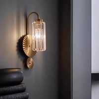 Applique murale rétro américaine en cristal avec lumière de luxe Corps en fer pour chambre à coucher salon couloir et allée support lumineux