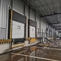 Porte sectionnelle industrielle d'usine avec accès piétonnier, porte automatique sectionnelle