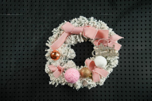 Vòng hoa Giáng sinh thủ công bằng hoa khô thân thiện với môi trường có chuông, dùng trong nhà và ngoài trời, phong cách hiện đại - Product Image 4