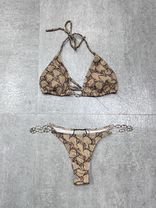 Conjunto <span class=keywords><strong>de</strong></span> <span class=keywords><strong>Bikini</strong></span> Triangular Halter Inspirado <span class=keywords><strong>en</strong></span> la <span class=keywords><strong>Pasarela</strong></span> con Hebillas Metálicas Doradas, Traje <span class=keywords><strong>de</strong></span> Baño <span class=keywords><strong>de</strong></span> Dos Piezas <span class=keywords><strong>de</strong></span> Alta Gama para Mujer, Venta al Por Mayor para Boutiques - Product Image 4