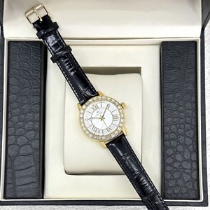 Reloj de cuarzo para mujer con diamantes blancos, elegante, dorado, de corte cuadrado y corte completo. - Product Image 4