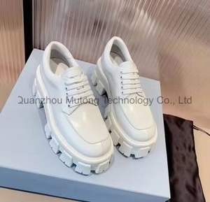 Baskets montantes classiques personnalisées avec logo, en cuir véritable, pour femme, style décontracté, à semelle épaisse et talon compensé - Product Image 5