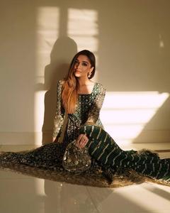 ชุดกระโปรง Anarkali ดูงดงามและด้านล่างของชุดผ้าแพรเทียมหนักพร้อมงานปักตามลำดับ - Product Image 4