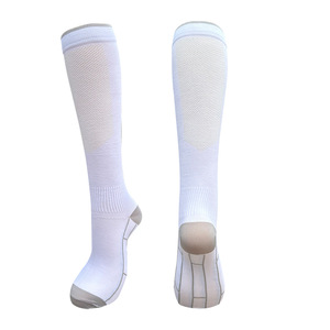 Chaussettes de compression de performance pour femmes et hommes, à compression graduée, pour la course, l'athlétisme et les voyages – Vente en gros d'équipements de protection fitness - Product Image 6