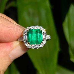 Anillo de Oro Blanco de 18K con Esmeralda Natural de Panjshir de 3.15ct Verde Intenso con Doble Halo y Detalles de Diamantes Sudafricanos para Mujer - Product Image 1
