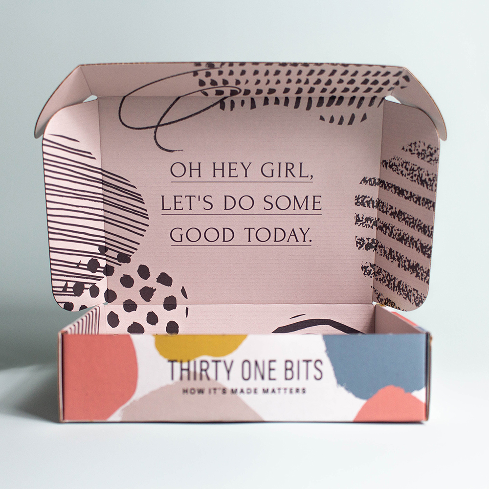 Custom Matte Black Luxury Foldable Hard Paper Magnetic Closure Gift Box logo Custom