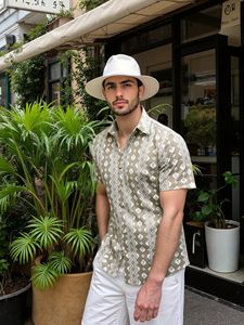 Camisa de playa 100% poliéster estampada con cordón, ajuste holgado, manga murciélago, para vacaciones en resort, talla grande, top casual para hombre, al por mayor - Product Image 1