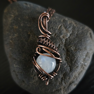 สร้อยคอคริสตัลหินมูนสโตนลวดห่อดีไซน์คลาสสิกเครื่องประดับลวดห่อของขวัญแบบโบราณเป็นแรงบันดาลใจจากธรรมชาติจี้สายห้อยคอของขวัญสำหรับผู้หญิง - Product Image 1