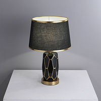Lampe de table en céramique noire, motif nid d'abeille doré, abat-jour en lin noir, bordure dorée, style nordique, intensité variable, garantie 3 ans