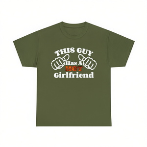 Camiseta con la frase "Este chico tiene una novia guapa", regalo divertido de aniversario para novio, camiseta para el Día de San Valentín - Product Image 1