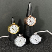 Montre-bague numérique minimaliste, design original et élégant, avec cadran à points de diamants, mini, argentée, à porter sur le doigt