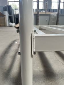 <span class=keywords><strong>Lit</strong></span> <span class=keywords><strong>en</strong></span> acier renforcé <span class=keywords><strong>de</strong></span> taille standard avec barre supérieure incurvée durable et pieds coniques <span class=keywords><strong>en</strong></span> forme <span class=keywords><strong>de</strong></span> flèche pour dortoir ou hôtel à séjour prolongé - Product Image 4