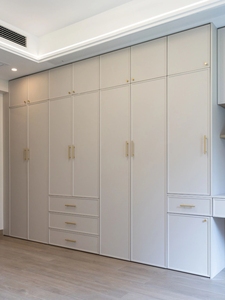 ตู้เสื้อผ้าไม้จริงทันสมัย ความจุขนาดใหญ่ ดีไซน์เป็นมิตรกับสิ่งแวดล้อม สำหรับเก็บเสื้อผ้าในห้องนอน บานประตูแบบแผ่น ชั้นวางของหลายชั้น - Product Image 1