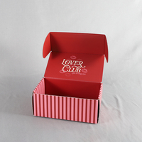 Boîte cadeau avec logo personnalisé, estampage à chaud doré, emballage de vêtements rose, boîte en papier kraft