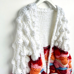 Vente en gros de cardigan pour femmes, style bohème, crocheté à la main, avec des boules de laine 3D, motif géométrique, manches longues, personnalisable, <span class=keywords><strong>pull</strong></span> en tricot - Product Image 3