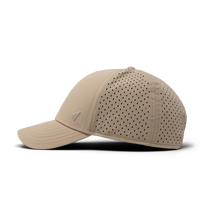 Casquettes de baseball sportives personnalisées à 6 panneaux en polyester imperméable avec découpe laser et patch en caoutchouc PVC