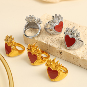 Anillo en forma de corazón con engaste de bisel en tono oro y plata, regalo de joyería de moda unisex - Product Image 1