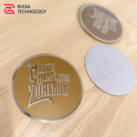 Plaques signalétiques personnalisées en aluminium gaufré pour équipement marin, avec dos adhésif et finition dorée mate