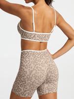 Ensemble de yoga sans couture pour femme, imprimé léopard, avec soutien-gorge à biais contrastant et leggings froncés aux fesses, tenue de sport