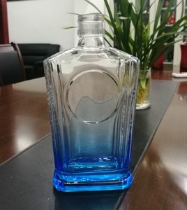 Botellas de Vidrio <span class=keywords><strong>Azul</strong></span> de Alta Calidad de 750 ml para <span class=keywords><strong>Tequila</strong></span> con <span class=keywords><strong>Etiqueta</strong></span> Personalizada OEM - Product Image 4