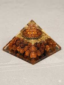 Pirámide de Orgón de Resina Ámbar con Cristal, Hoja de Oro Tallada, Decoración Espiritual, Regalo, Adorno de Escritorio - Product Image 6