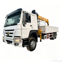 Truk Crane Isuzu 16 ton dan Crane Sany yang diekspor memiliki kapasitas angkat 16 ton dan tinggi 24 meter.