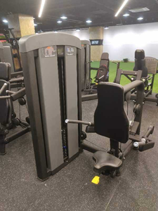 Machine d'extension des triceps assise à charge libre SK Commercial – Équipement de fitness professionnel pour salle de sport avec pile de poids pour entraînement des bras - Product Image 3