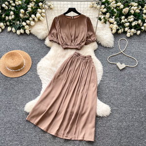 Ensemble décontracté d'été <span class=keywords><strong>2</strong></span> pièces pour femme : Tunique à manches lanternes et jupe taille haute ajustée – Vente en gros - Product Image 1