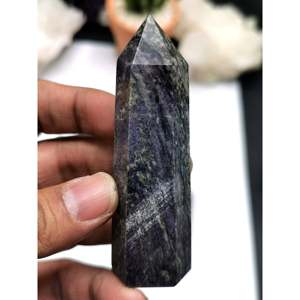Pointe de Charoite - UNIQUOUE - reiki/chakra/énergie de guérison - 2,8 pouces (7 cm) et poids de 60 à 70 grammes - Product Image 1