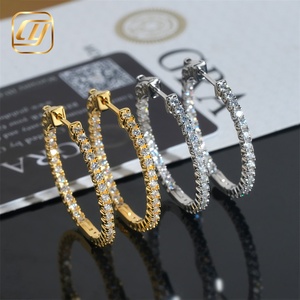 Boucles d'oreilles créoles en argent 925, pavées de moissanite, grand modèle, style Huggie, avec diamants inversés - Product Image 2