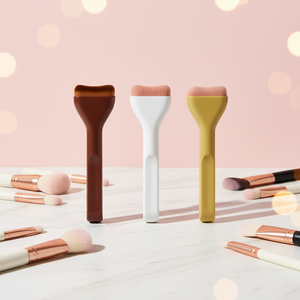 Pinceau de maquillage pour le visage à tête plate en or rose, poils synthétiques, pinceau de contour avec manche en plastique - Product Image 1