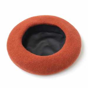 หมวกเบเร่ต์ขนสัตว์คุณภาพสูงจากผู้ค้าส่งจีนสำหรับสุภาพสตรี สีพื้นเรียบ ซับในผ้าซาติน หมวกเบเร่ต์สำหรับผู้หญิง - Product Image 6