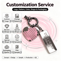 Porte-clés en métal personnalisé avec cœur et étiquette, porte-clés gravé avec logo OEM, breloque promotionnelle d'entreprise en gros pour sacs, directement de l'usine