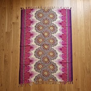 Pareo de Rayón Estampado Bohemio con Flecos de Borlas, Patrón Mondala Morado y Rosa, Estilo Clásico, para la Playa - Product Image 1
