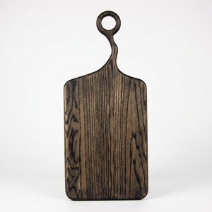 Planche de service rectangulaire en bois de frêne avec poignée en anneau, teinte foncée naturelle, qualité alimentaire, écologique, épaisseur 1,8 cm, HORECA, OEM personnalisé - Product Image 1