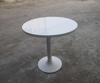 Table et chaises de salle à manger de restaurant en surface solide au design moderne haut de gamme avec garantie de 10 ans, utilisation hôtelière renouvelable